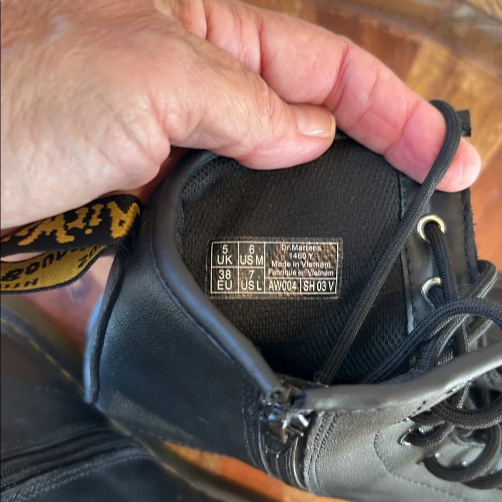 DR.MARTENS  Classic Boot in New Condition! Size 6. - Picture 7 of 9